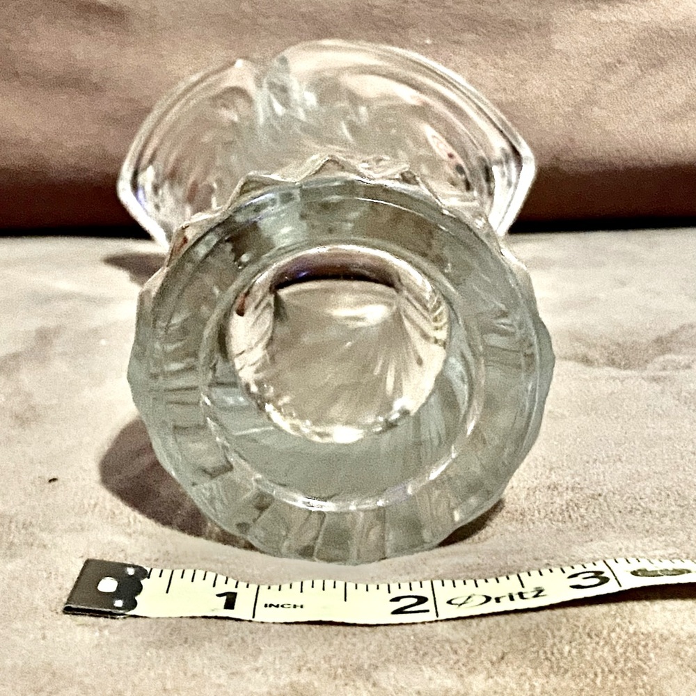 🎉HP🎉Heavy Swirled Clear Glass Tulip Rim Vase - Picture 4 of 8